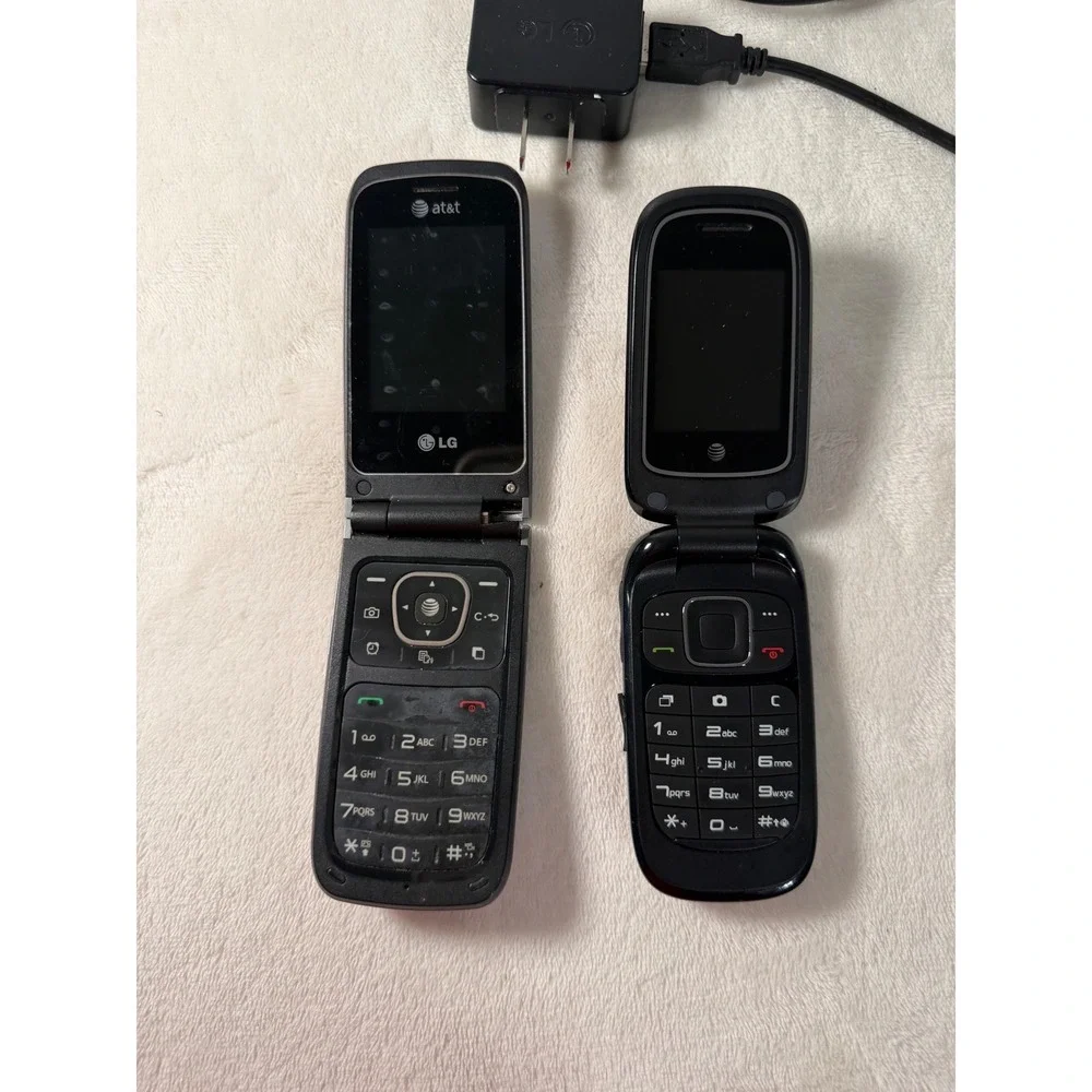 AT&T Flip Phone Lot with Charger